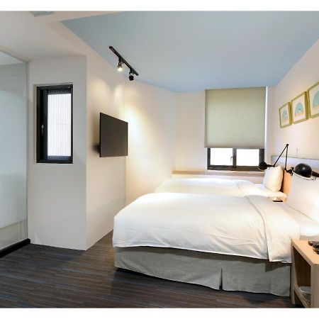 Hommie Inn Taichung Buitenkant foto