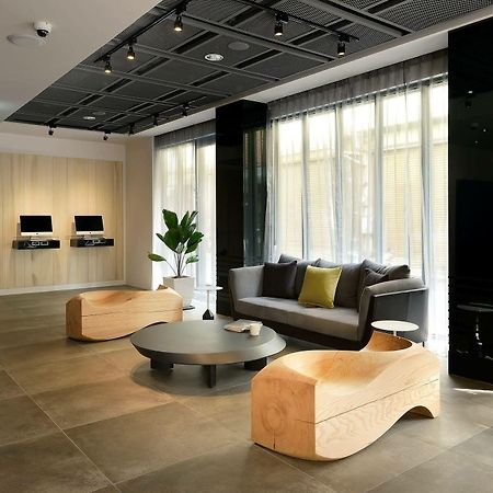 Hommie Inn Taichung Buitenkant foto