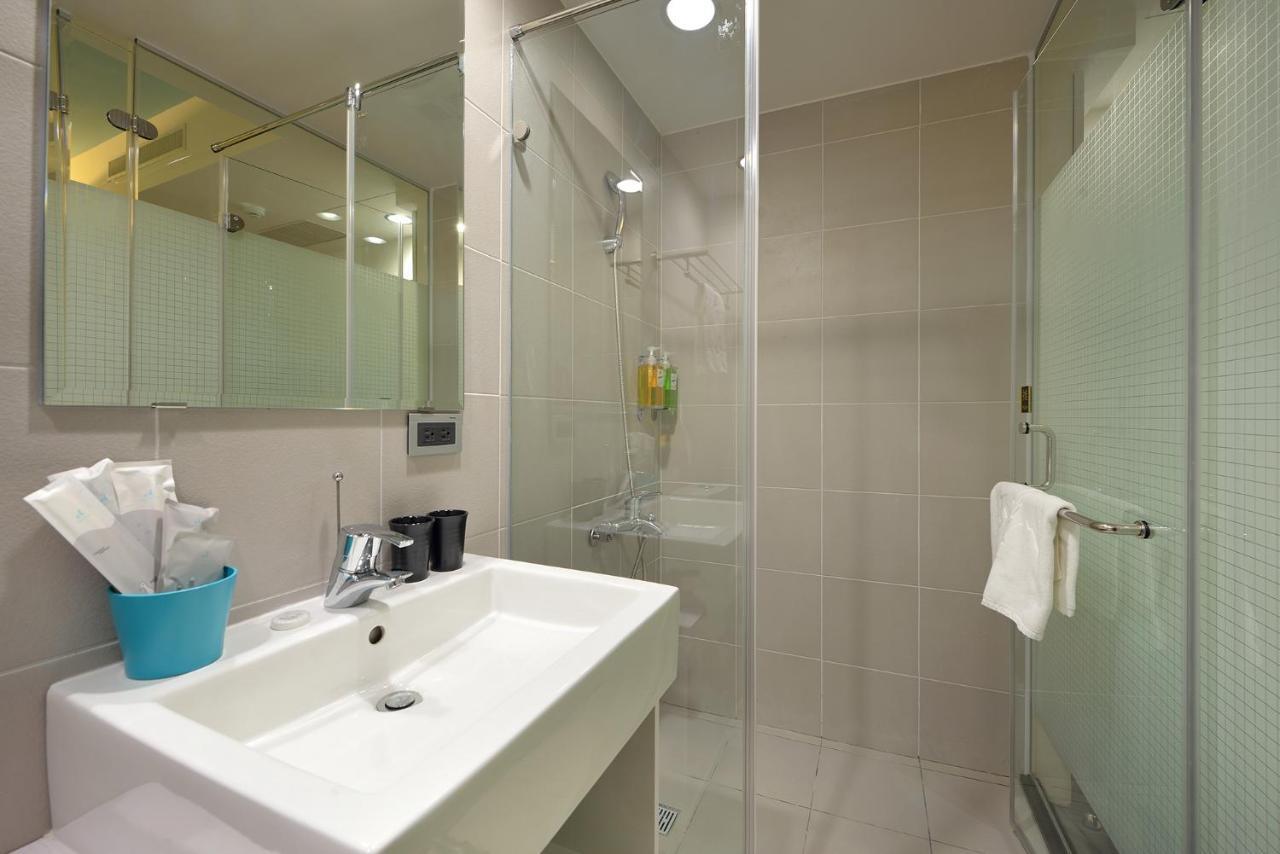 Hommie Inn Taichung Buitenkant foto