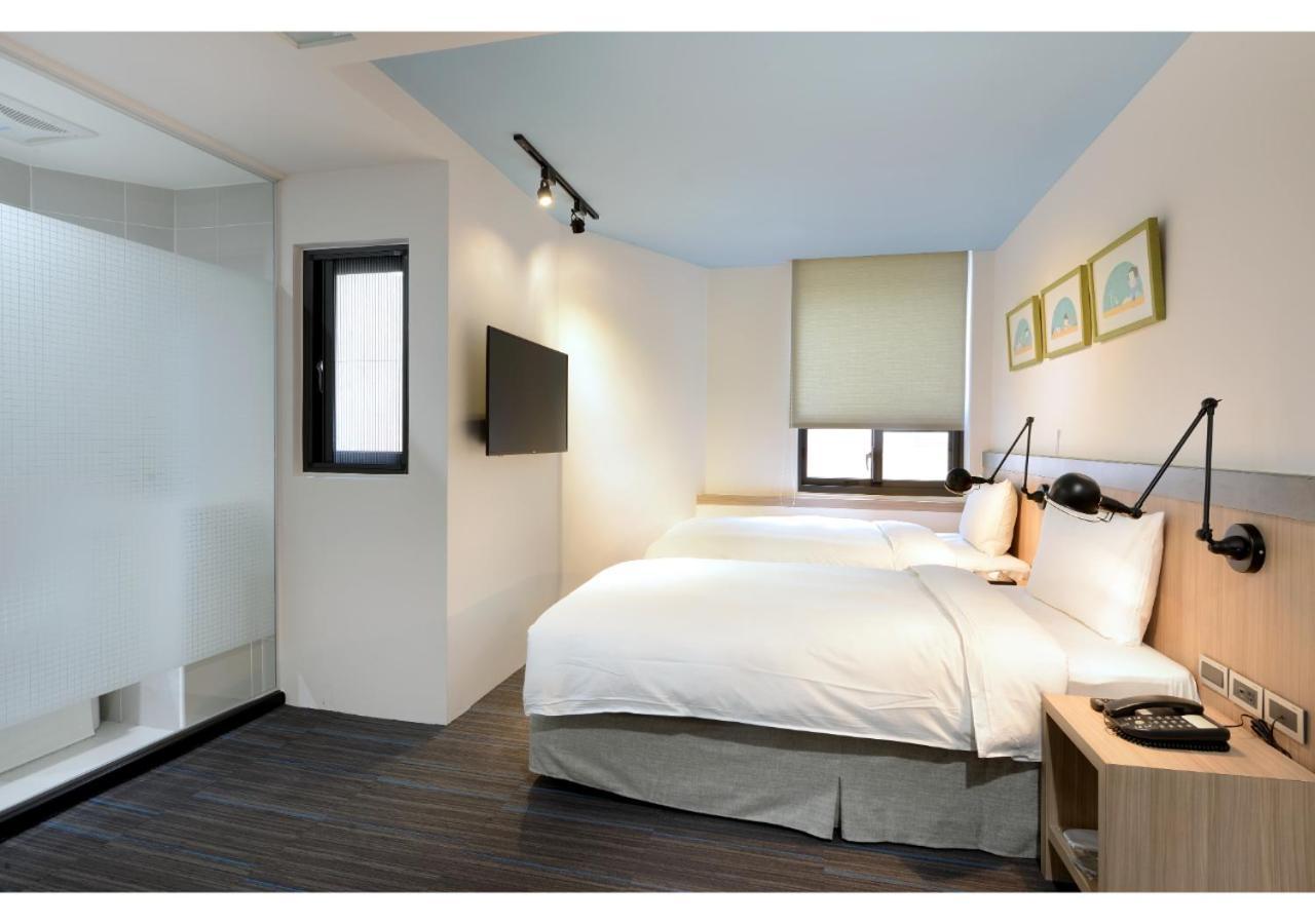 Hommie Inn Taichung Buitenkant foto